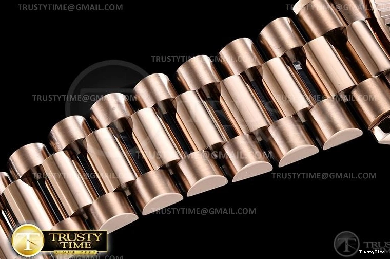 0123 RDD0219E – DayDate 36mm RelaxedFit 695